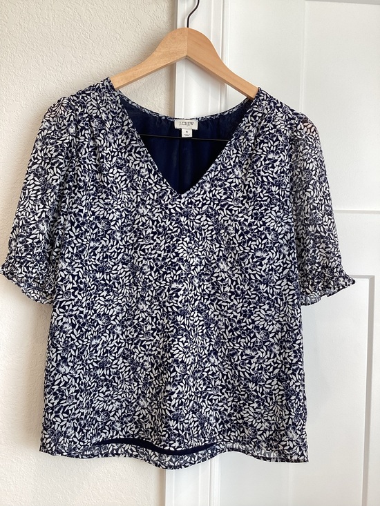 J. Crew Tops - JCrew V-Neck Short Sleeve Ruffle Blouse Small White Navy Floral